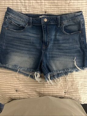 Zenana Outfitters Blue Denim Shorts with Pink Accent Nails
